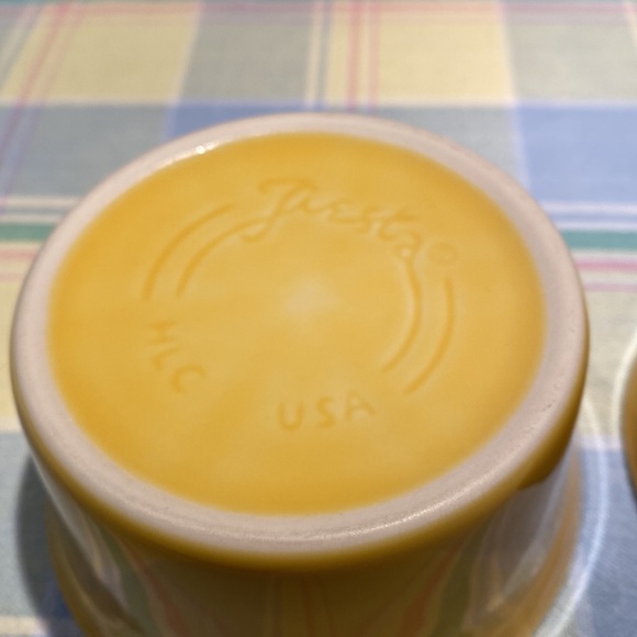 Fiestaware set of 2 yellow ramikins. Perfect condition - Picture 4 of 5